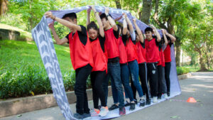 Tr&ograve; chơi team building