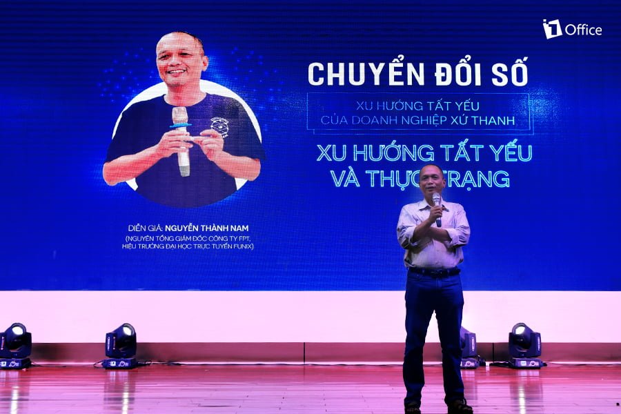 Diễn giả Nguyễn Th&agrave;nh Nam h&eacute; lộ "Xu hướng v&agrave; thực trạng Chuyển đổi số doanh nghiệp"