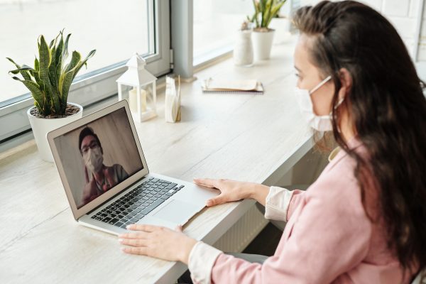 Tình hình COVID-19 khiến ngành xây dựng chỉ có thể làm việc trực tuyến