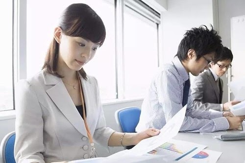 Nghi&ecirc;m t&uacute;c trong c&ocirc;ng việc sẽ tạo ra m&ocirc;i trường l&agrave;m việc chuy&ecirc;n nghiệp