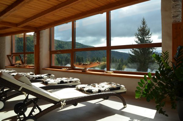 Lệnh giãn cách xã hội khiến các spa, viện thẩm mỹ đóng cửa hàng loạt