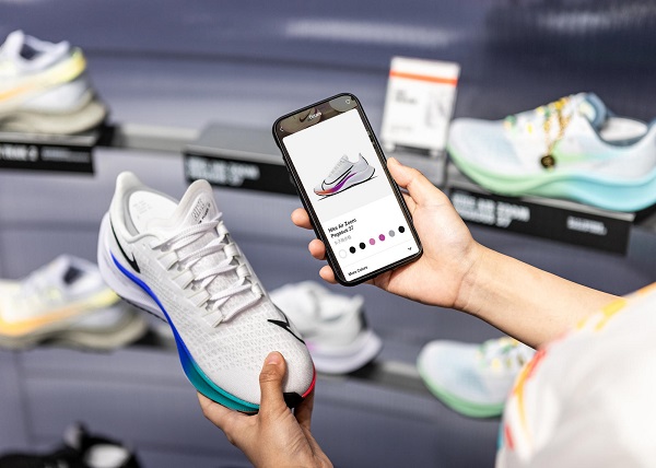 NIKE - gã khổng lồ ngành giày thể thao đang bắt đầu tập trung vào chuyển đổi số