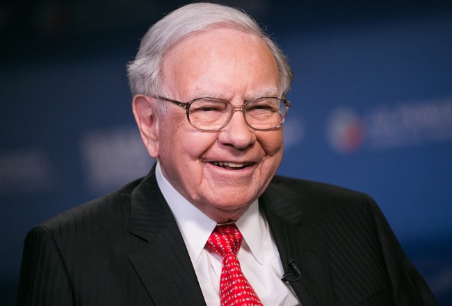 Warren Buffett muốn khuy&ecirc;n c&aacute;c bạn trẻ h&atilde;y đầu tư v&agrave;o bản th&acirc;n