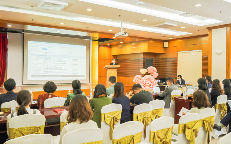 Đại diện 1Office trình bày kế hoạch triển khai dự án với tập đoàn Nam Cường Đại diện 1Office trình bày kế hoạch triển khai dự án với tập đoàn Nam Cường