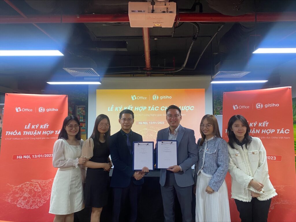 Đại diện ký kết hợp tác 1Office - Gitiho