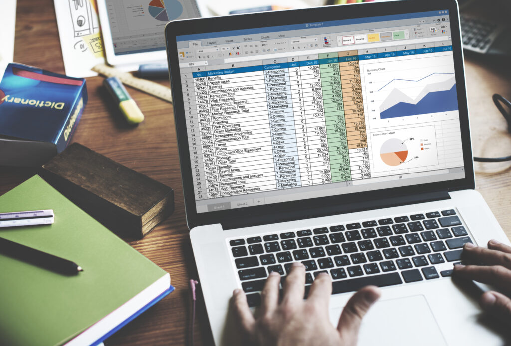 Các thành phần của một file quản lý hồ sơ nhân viên bằng Excel