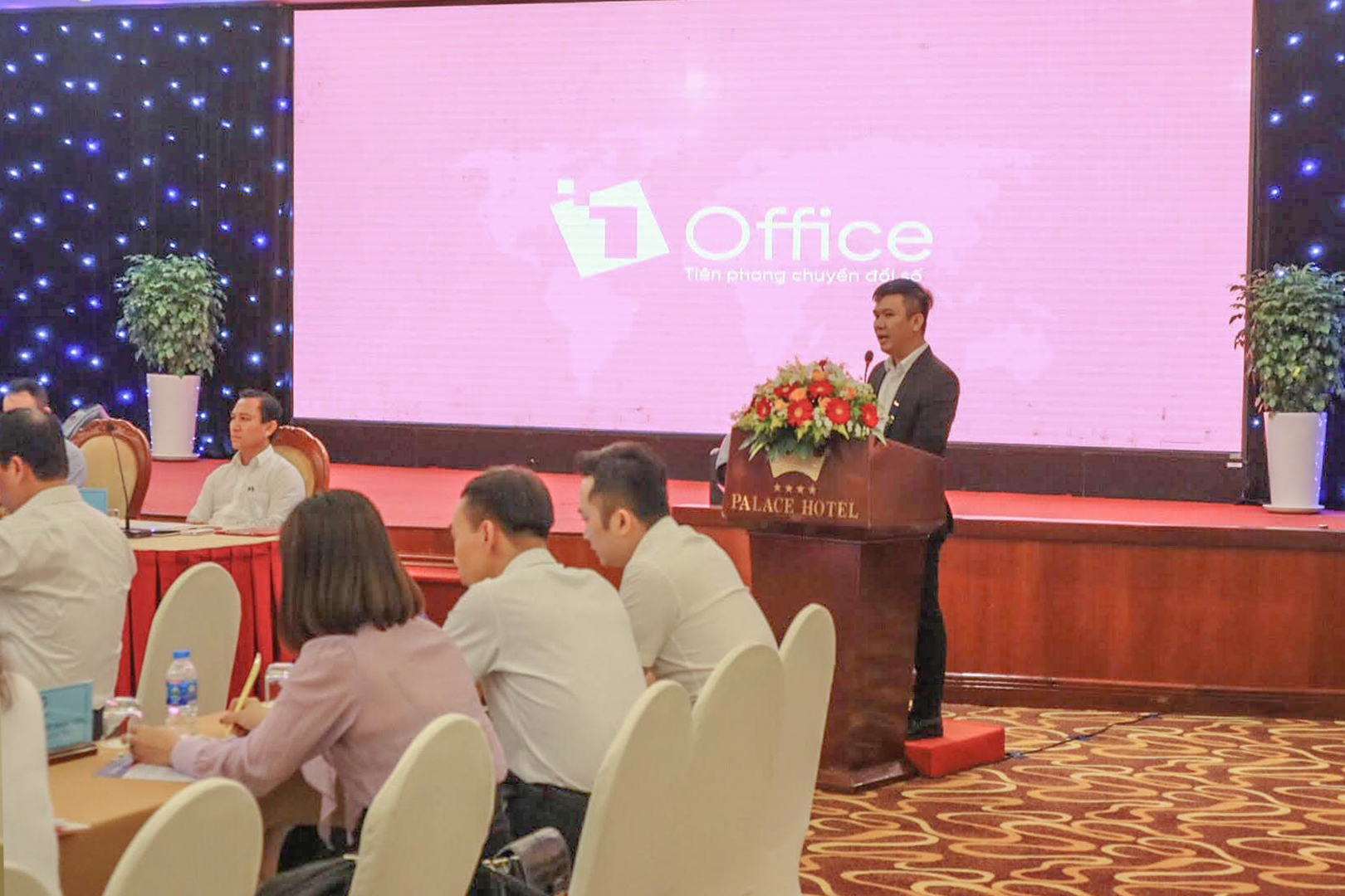 Dai-dien-1Office-ong-Ho-Hoang-Duy