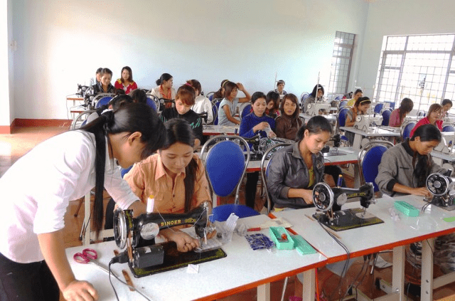 Mối quan hệ giữa lao động với lực lượng sản xuất Mối quan hệ giữa lao động với lực lượng sản xuất