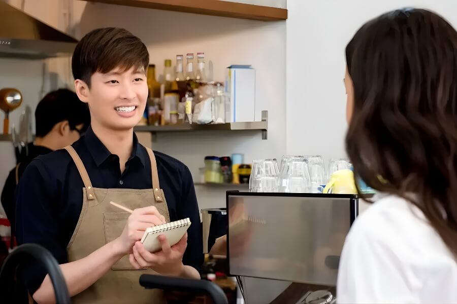 Cần chia ca g&atilde;y v&igrave; h&igrave;nh thức n&agrave;y ph&ugrave; hợp với đặc trưng ng&agrave;nh nghề kh&aacute;ch sạn, qu&aacute;n c&agrave; ph&ecirc;